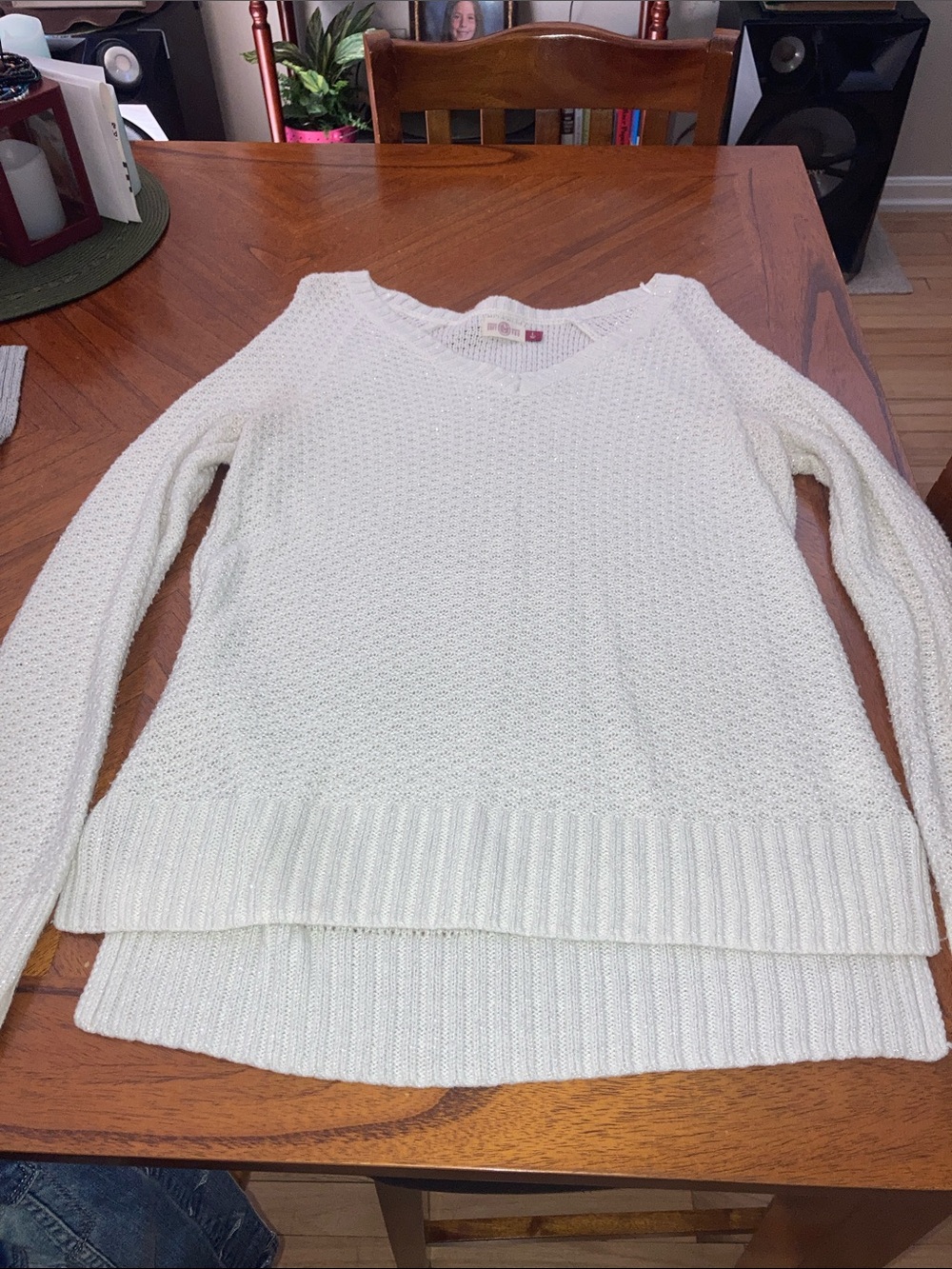LIKE NEW… Sparkly/ Off-White SO …V-neck sweater